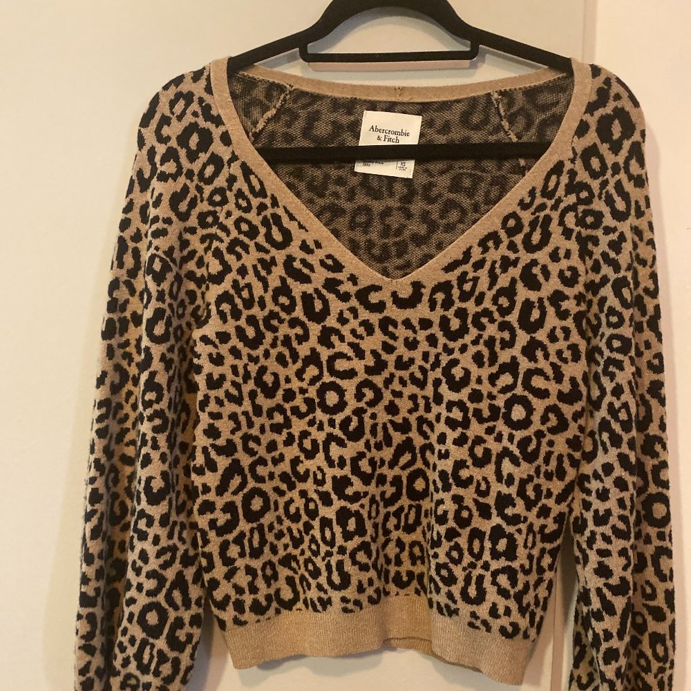 Abercrombie Leopard Sweater XS Like New